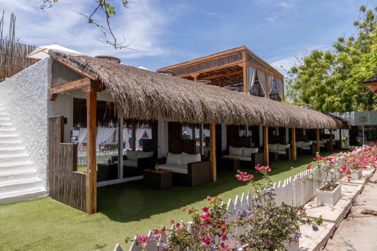 Bora Bora Beach Club & Hotel Isla Grande  Exterior photo