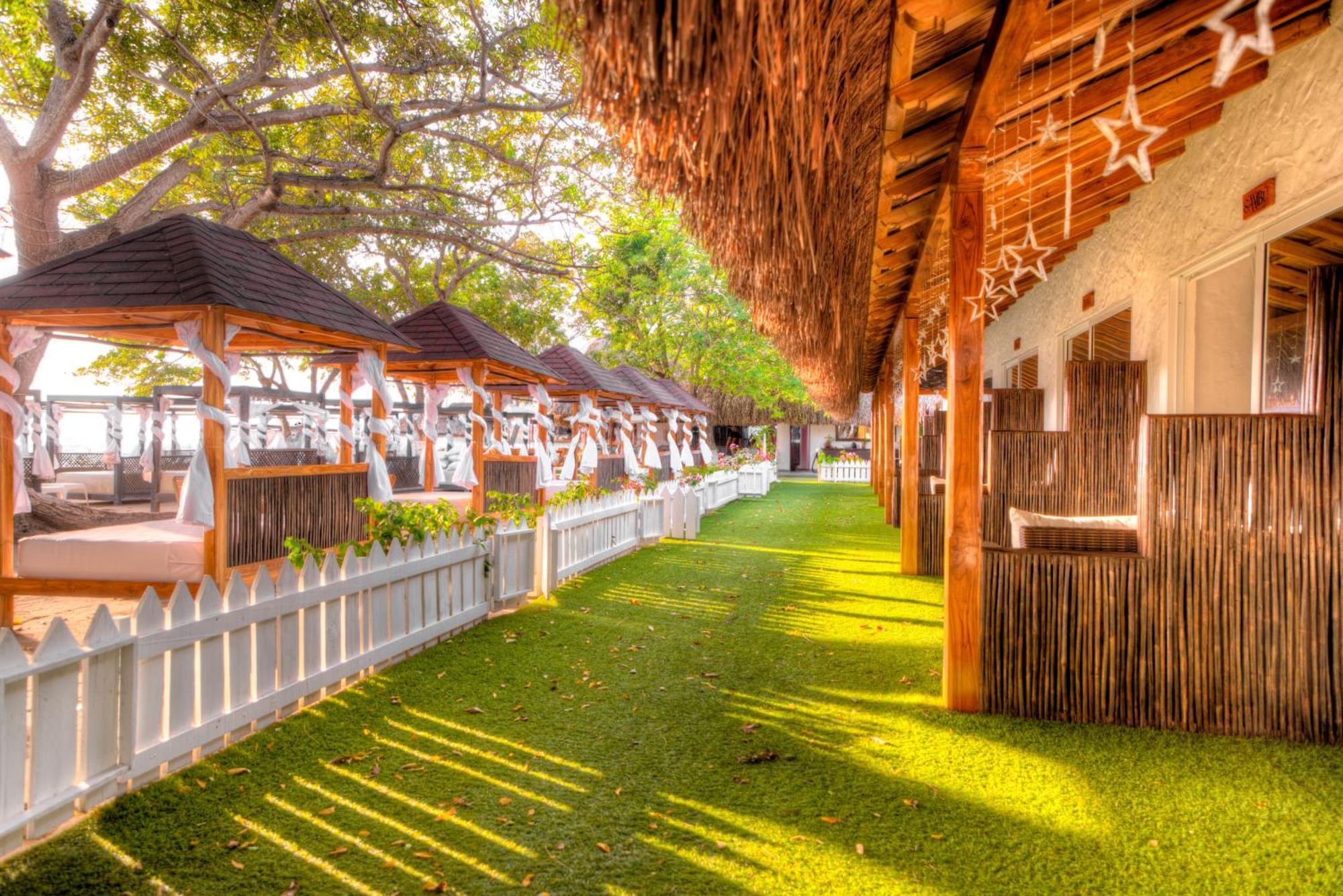 Bora Bora Beach Club & Hotel Isla Grande  Exterior photo