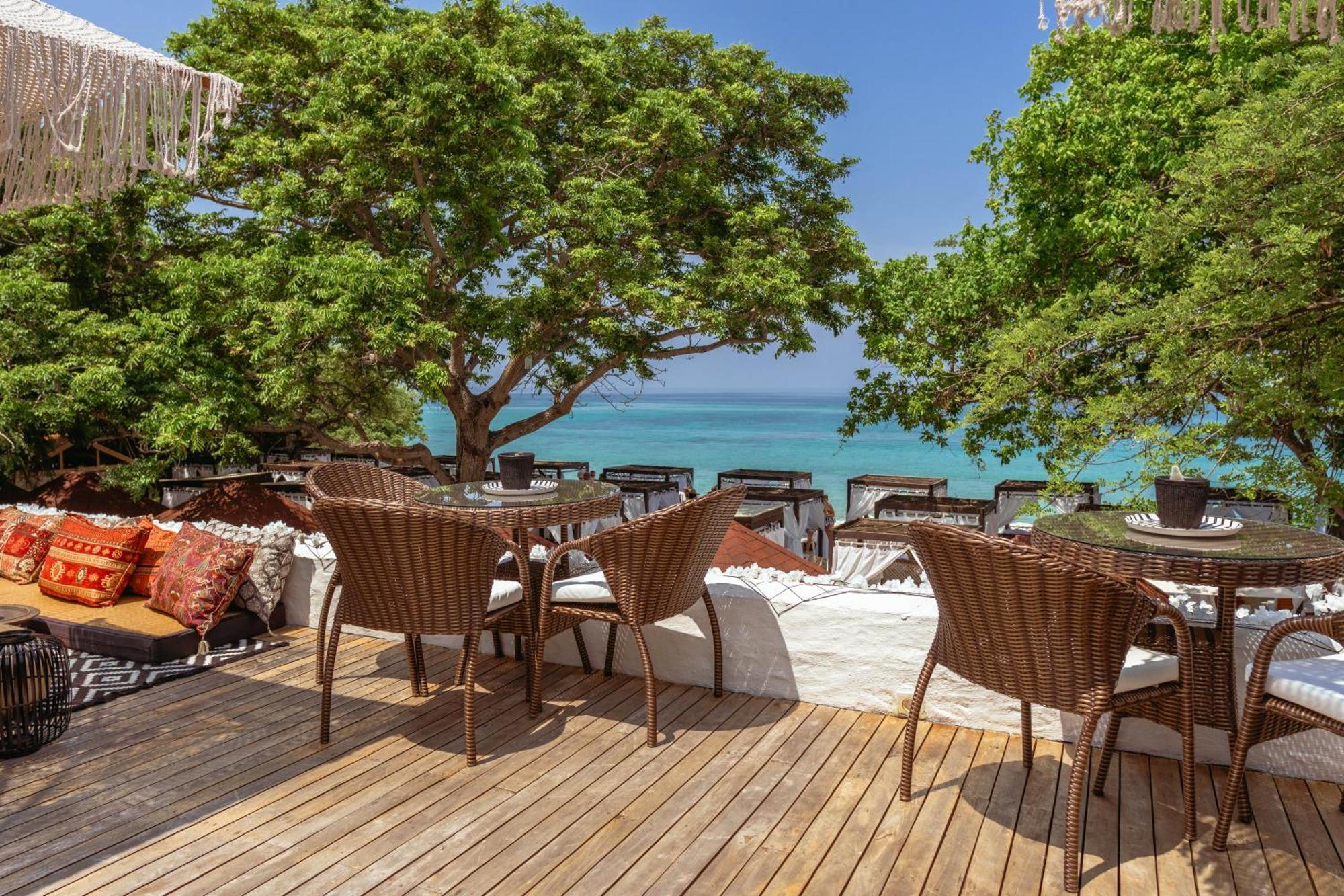 Bora Bora Beach Club & Hotel Isla Grande  Exterior photo