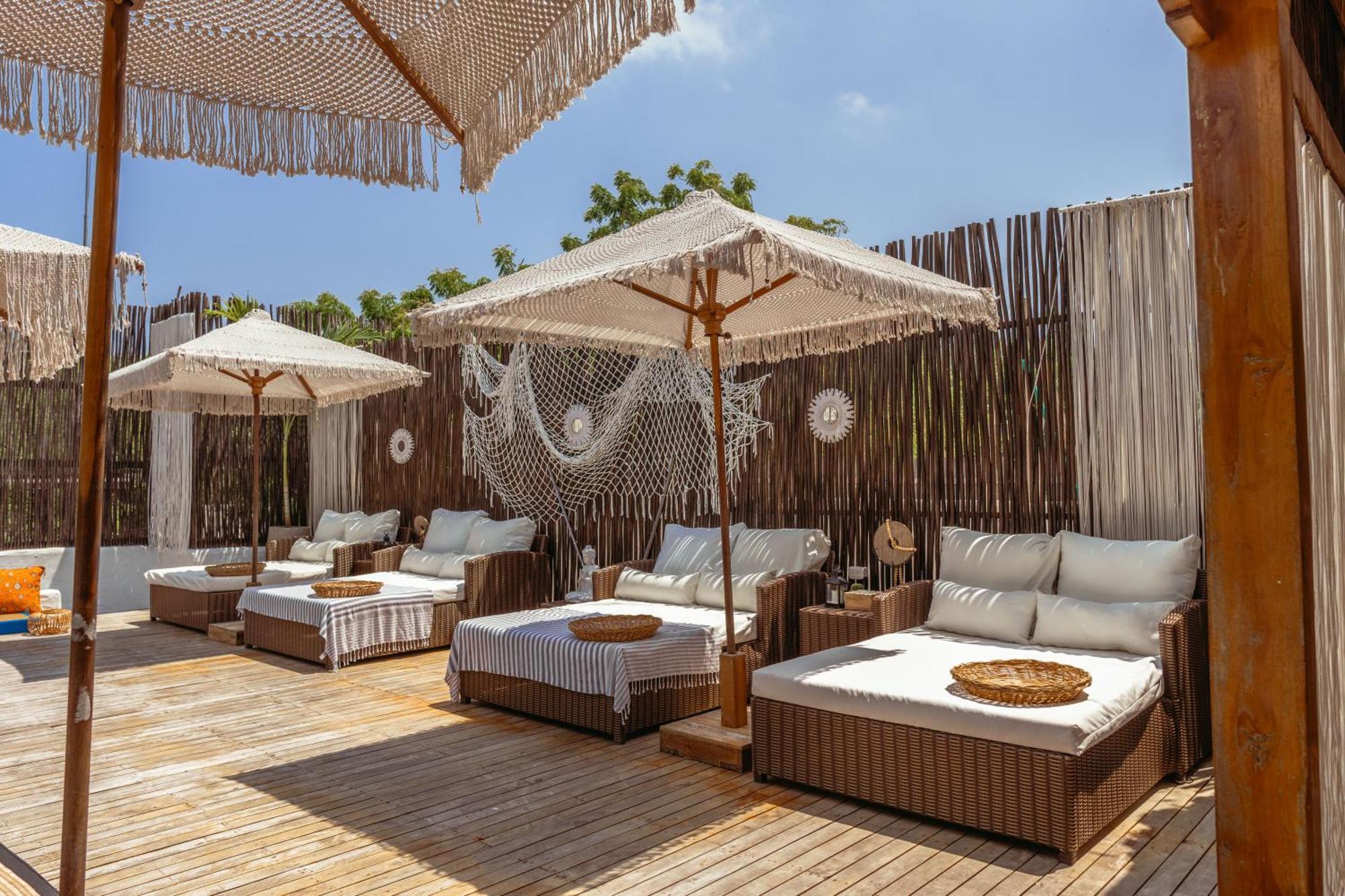 Bora Bora Beach Club & Hotel Isla Grande  Exterior photo