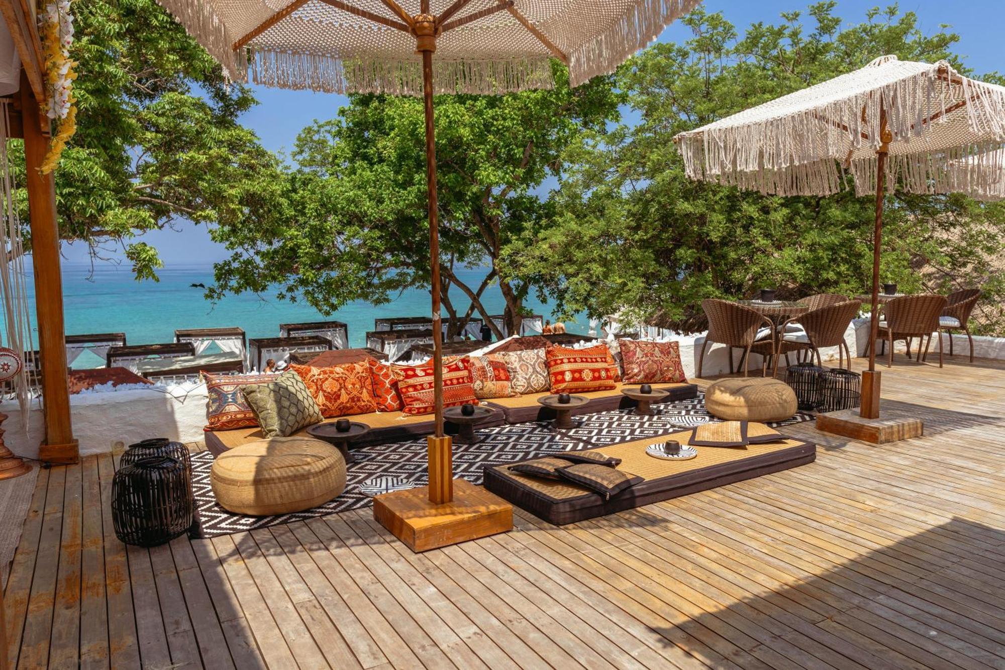 Bora Bora Beach Club & Hotel Isla Grande  Exterior photo