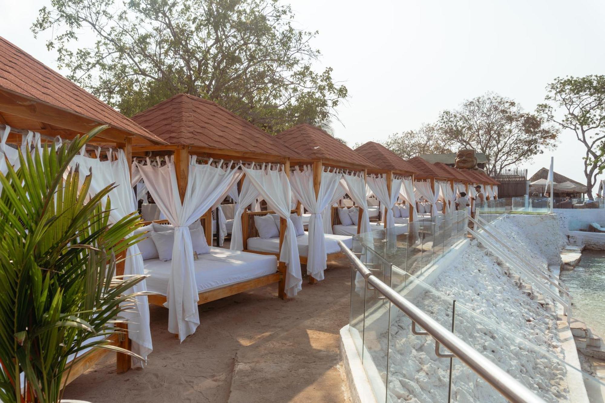 Bora Bora Beach Club & Hotel Isla Grande  Exterior photo
