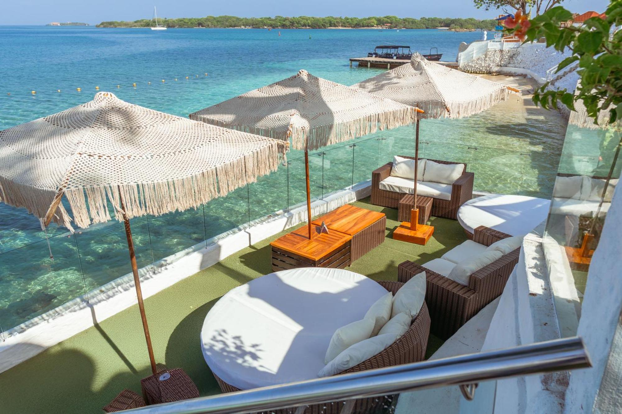 Bora Bora Beach Club & Hotel Isla Grande  Exterior photo