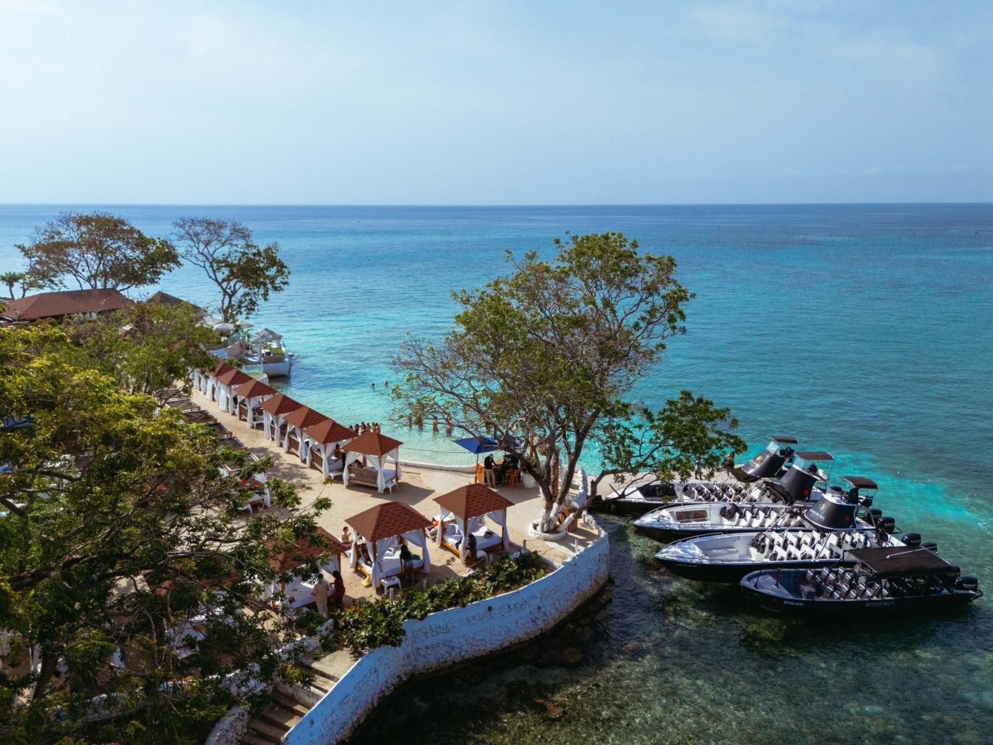 Bora Bora Beach Club & Hotel Isla Grande  Exterior photo